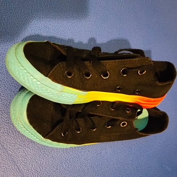 Kids Converse Shoes - Picture 3 of 4